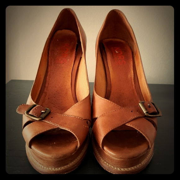 Kors tan shoes - Picture 3 of 3